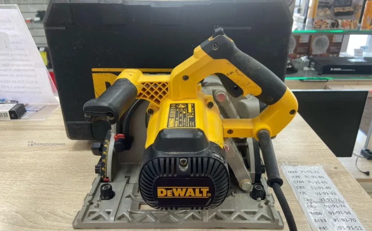 Циркулярная пила Dewalt DWS520K