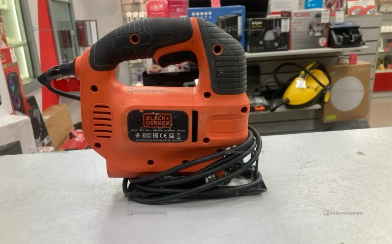 Лобзик Black+decker KS701E