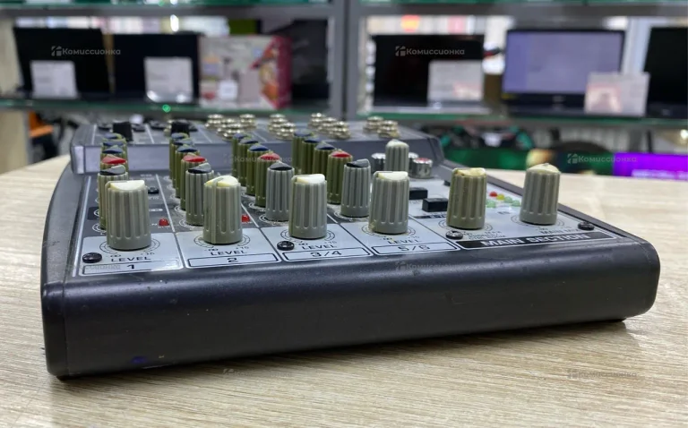 Микшерный пульт behringer xenyx 802