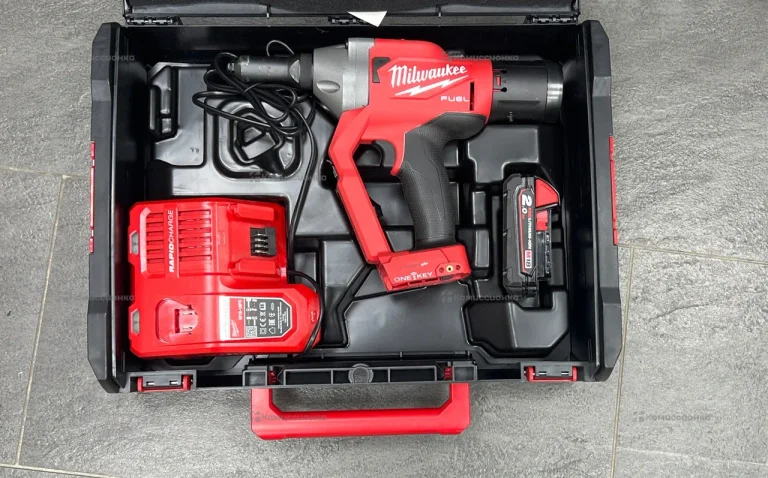Аккумуляторная ленточная пила Milwaukee FBS85-202C