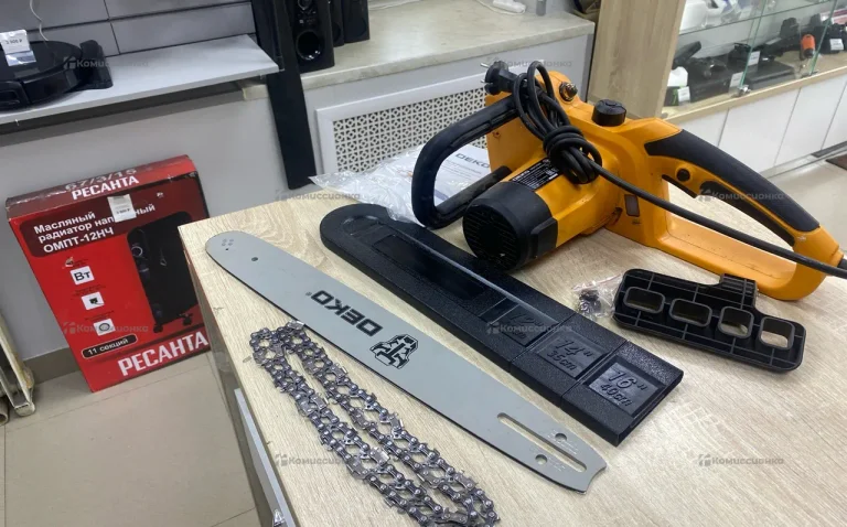 Электропила DEKO DKEC2500