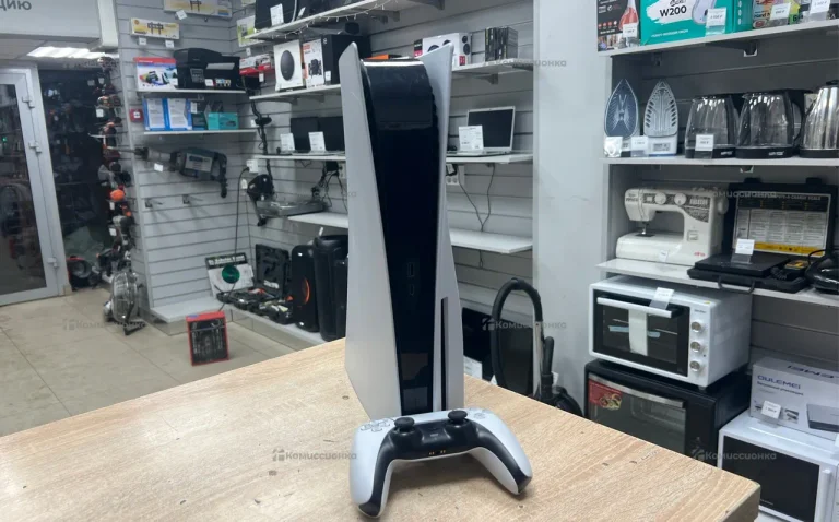 Приставка PS5 с дисководом.