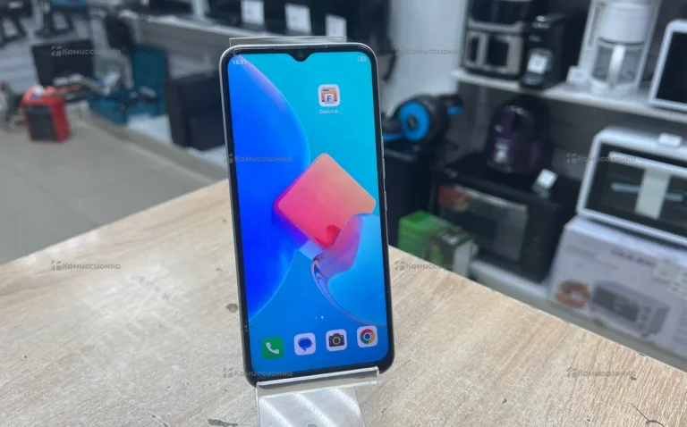 Tecno Spark 8C 4/64 ГБ