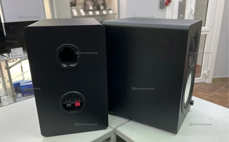 Студийные мониторы Yamaha HS4 черные