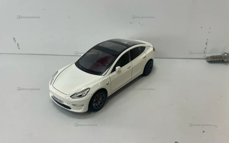 Машинка model 3 серая