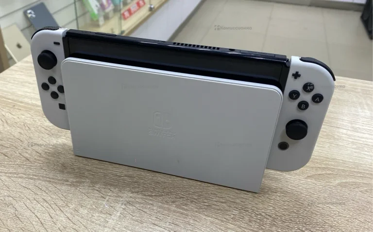 Приставка Nintendo Switch Oled 64 GB.