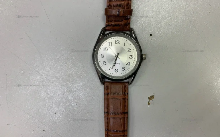 Часы Quartz