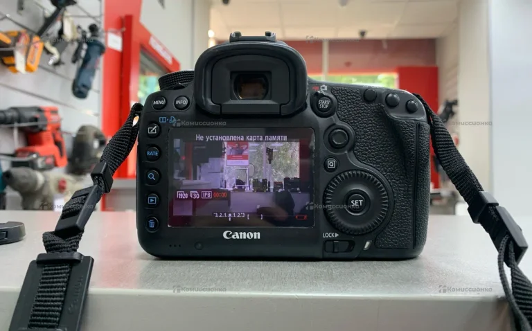 Фотоаппарат  canon EOS 5D