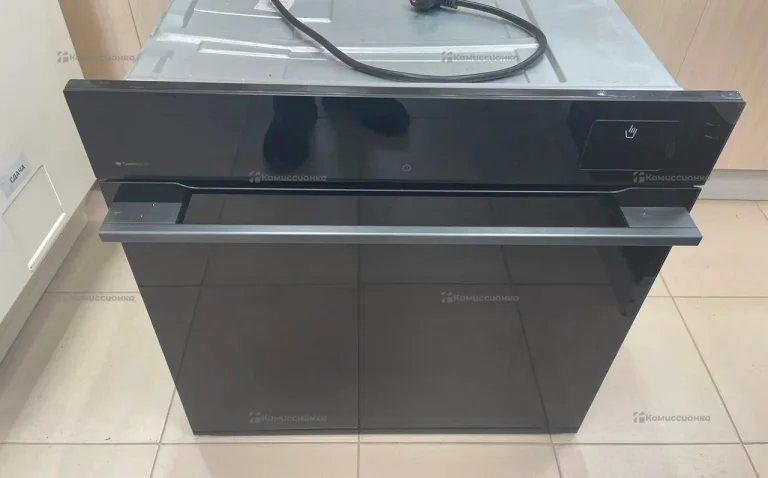 Духовой шкаф Hisense BAS614A8B