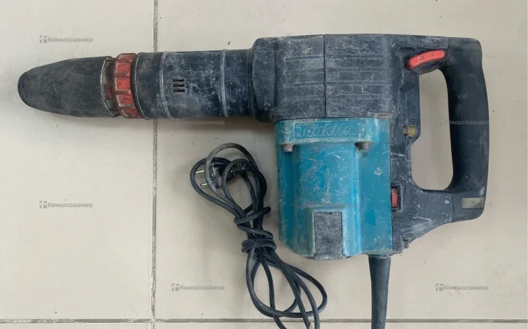 Отбойный молоток Makita HM 1202 C