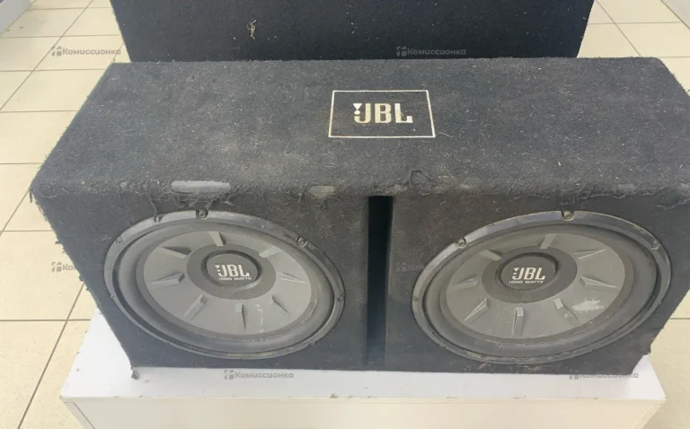 Сабвуфер  JBL 1000 W