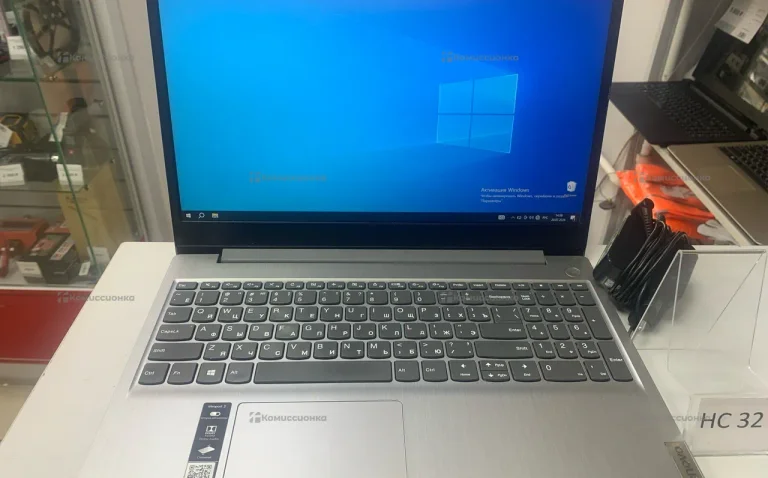 Ноутбук  Lenovo AMD 3020e with Radeon graphics