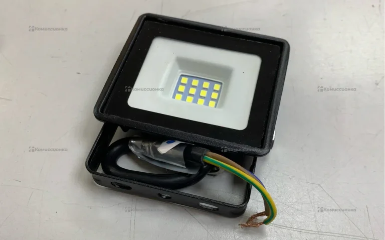 Маленький светодиодный прожектор Feron 10w