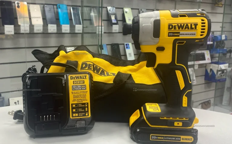 Шуруповерт DeWalt DCF787