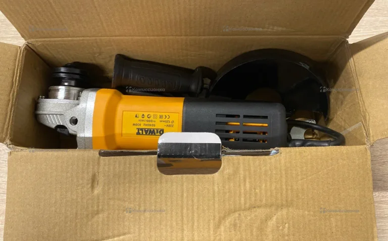 Угловая шлифмашина DeWalt DWE4056
