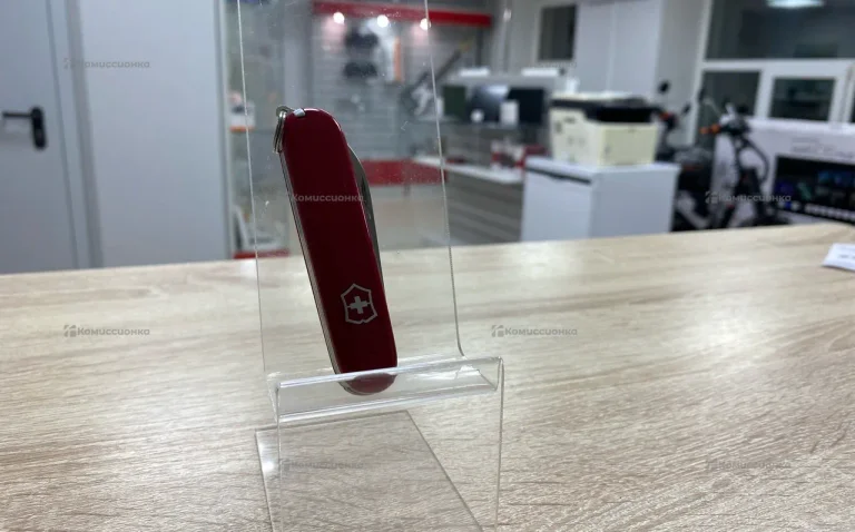 Victorinox Bantam red