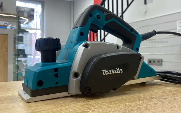 рубанок Makita.