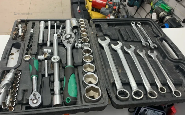 Набор инструментов Сервис ключ 82