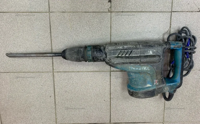 Отбойный молоток Makita HM 1213 C