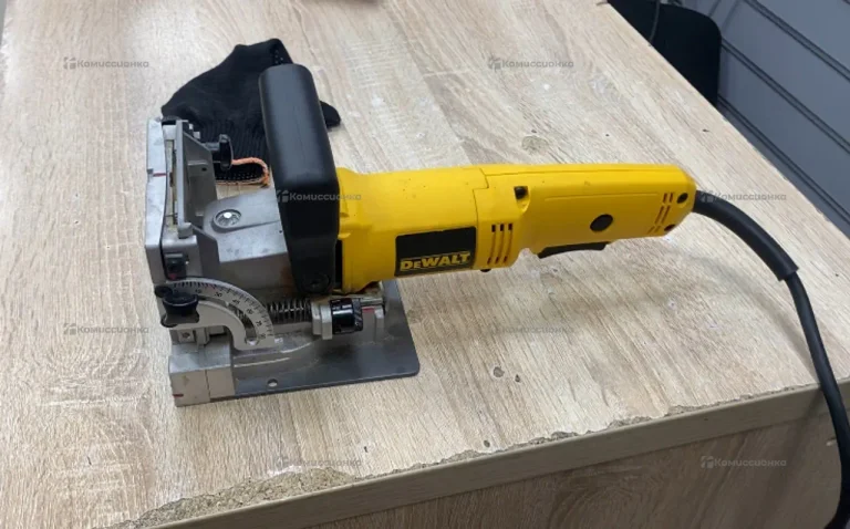 Фрезер Dewalt DW 682
