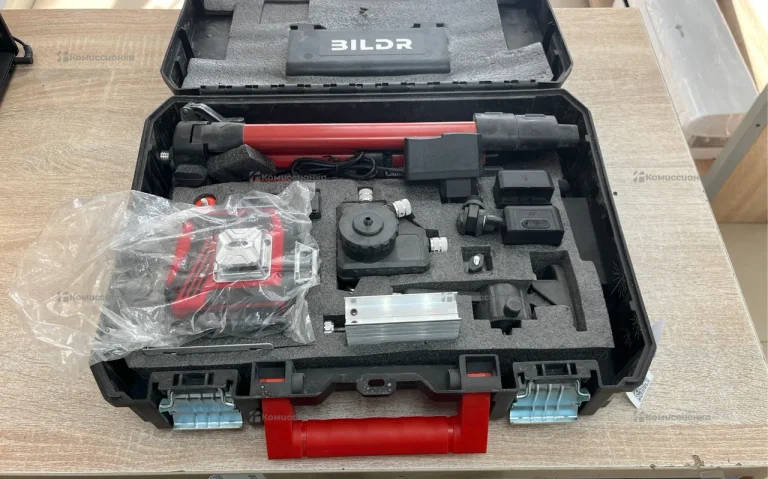 Лазерный уровень Bildr со штативом