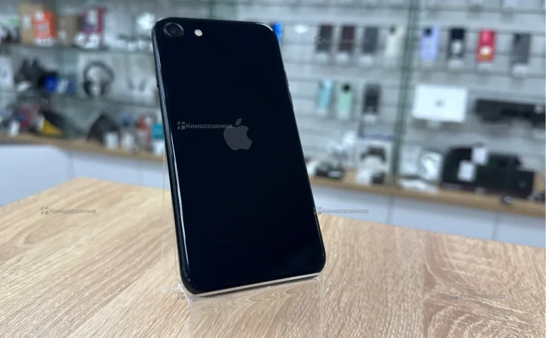 Apple iPhone SE (2020) 4/64 ГБ