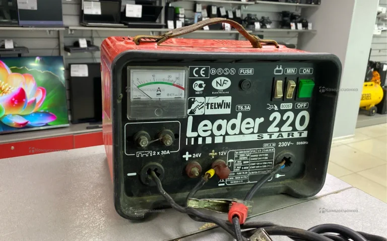 Пусковое зарядное устройство Leader 220 Start