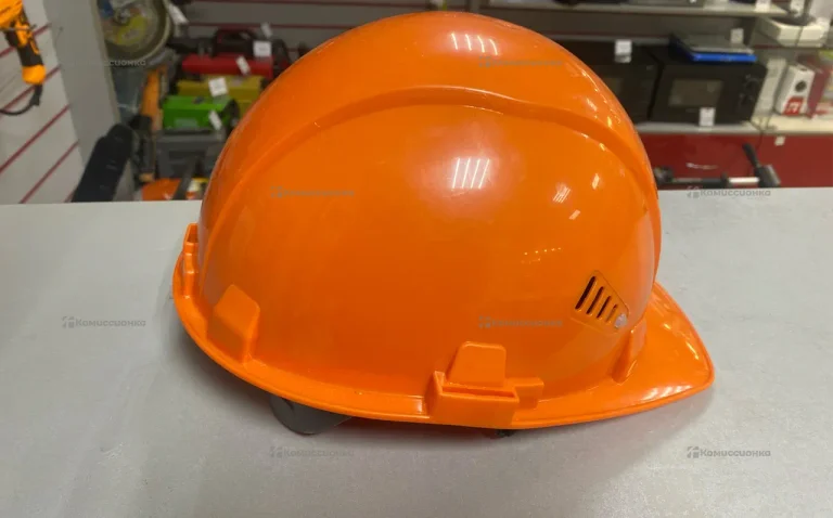 Каска защитная строительная (новая)