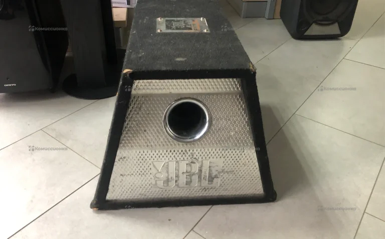 Сабвуфер  JBL