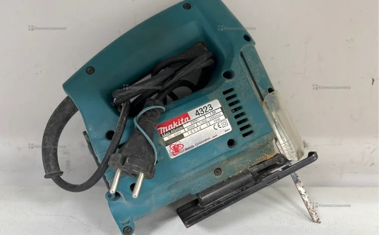 Лобзик Makita 4323 ---