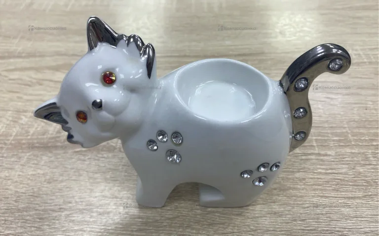 Котик со стразами