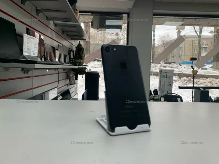 Apple iPhone 7 2/32 ГБ