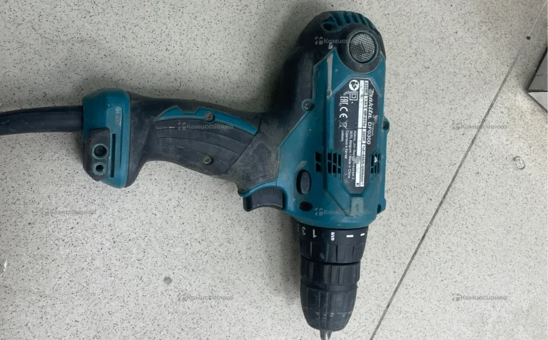 Дрель шуруповерт Makita df0300
