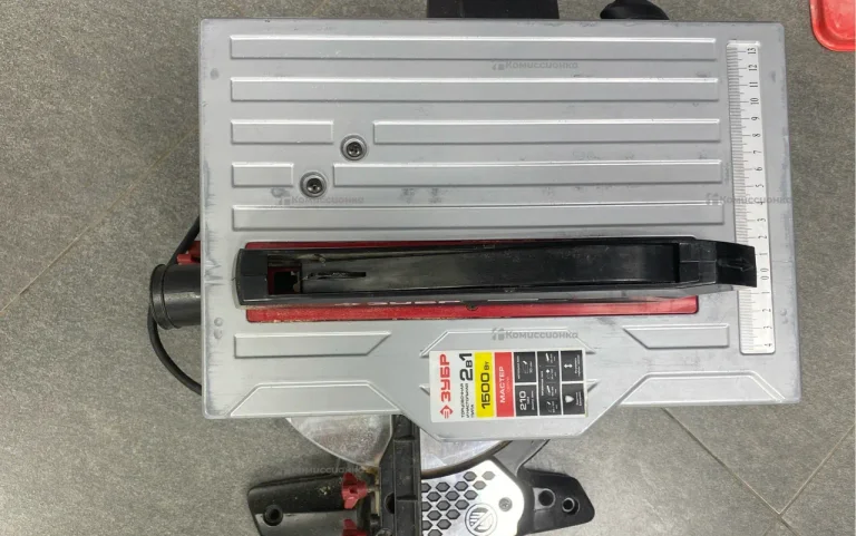 Торцовочная пила Зубр ЗПТК-210-1500