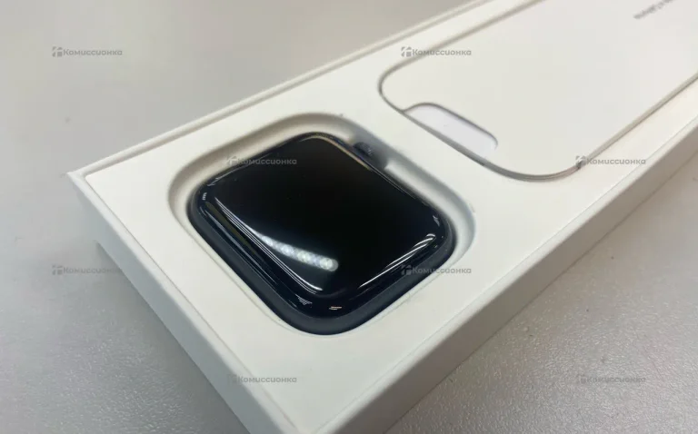 Часы Apple Watch SE 2020 44mm