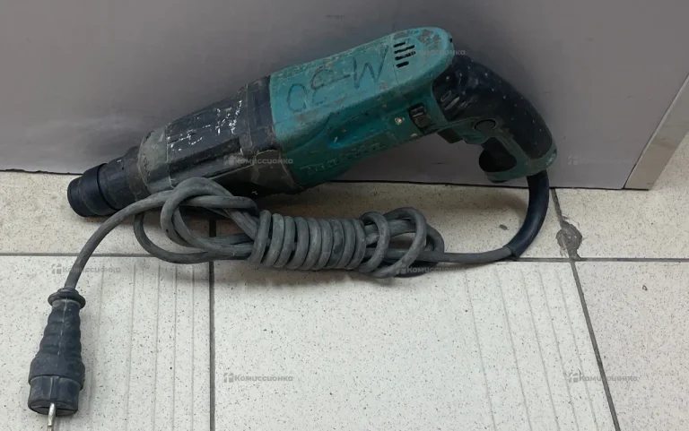 Перфоратор Makita HR2470
