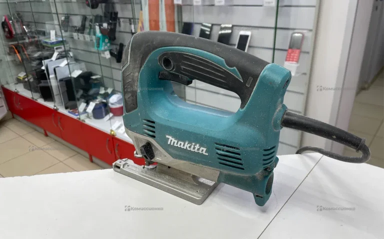 Лобзик Makita JV0600K