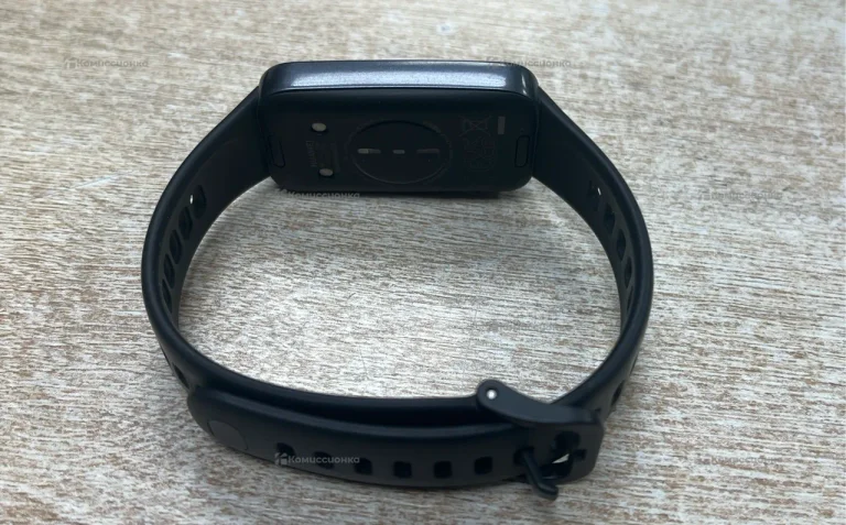 Часы Huawei Band 10