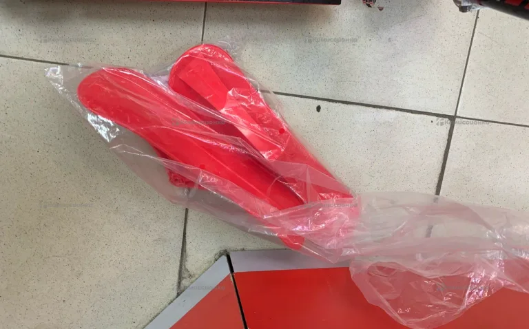 Самокат красный