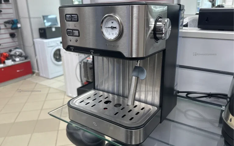 Кофеварка рожковая Reoka RKЕМ-200