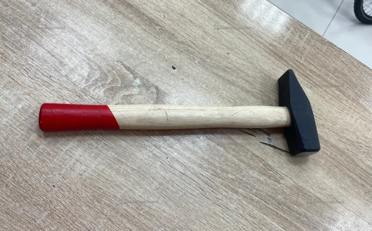 Молоток Ремоколор