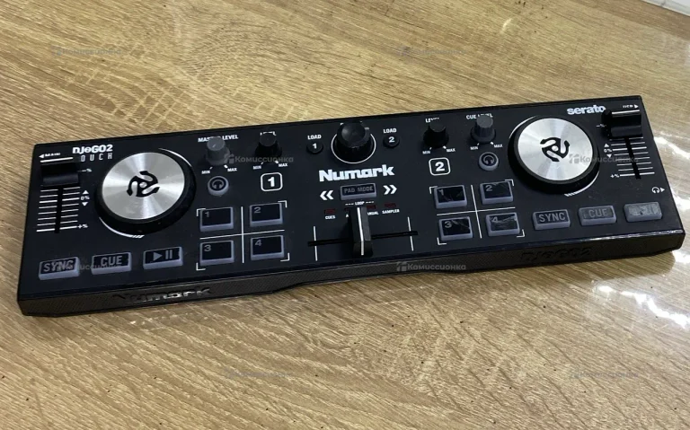 DJ пульт Numark DJ2GO2 Touch