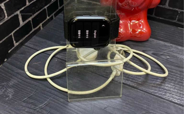Часы  Apple Watch SE 44mm Nike