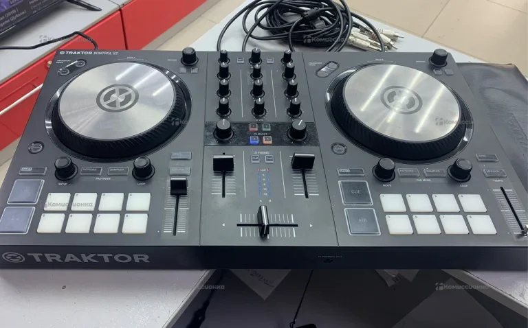 DJ контроллер Traktor S2 MK3