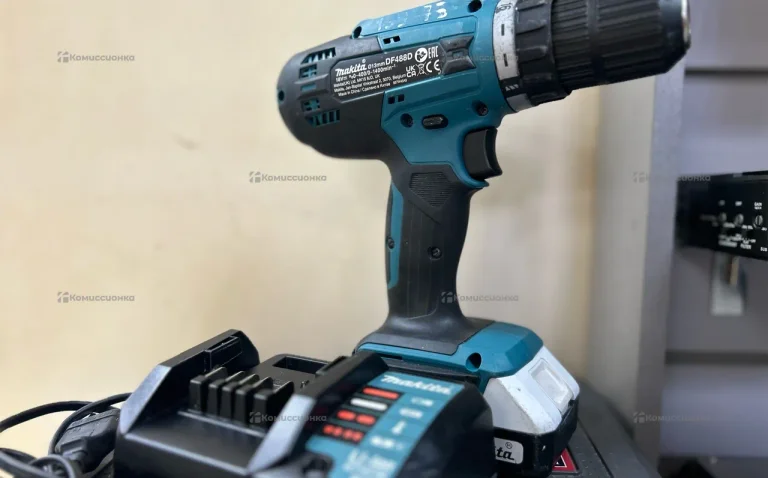 Аккумуляторная дрель-шуруповерт Makita DF488D