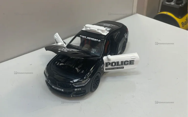 Калекционная машина BMW полиция