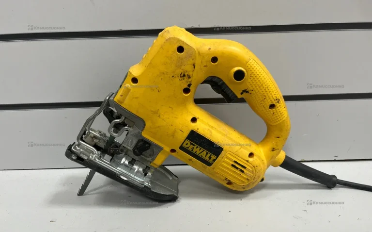 Лобзик Dewalt DW341K-QS