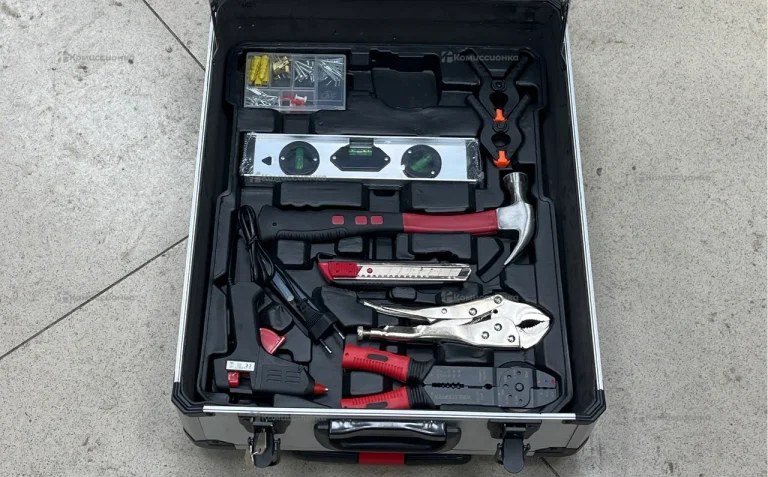 Набор инструментов в виде чемодана Дед Макар