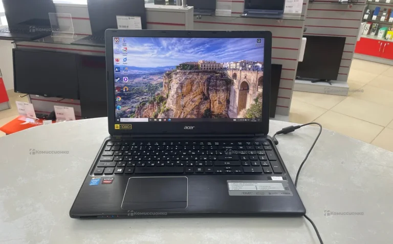 Ноутбук  acer aspire v5-561g