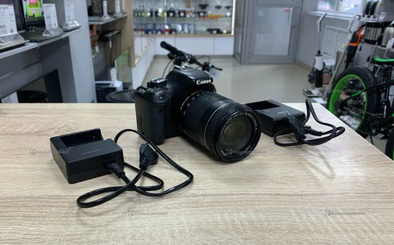 Фотоаппарат  Canon EOS600D + объектив Camon EF-S 1